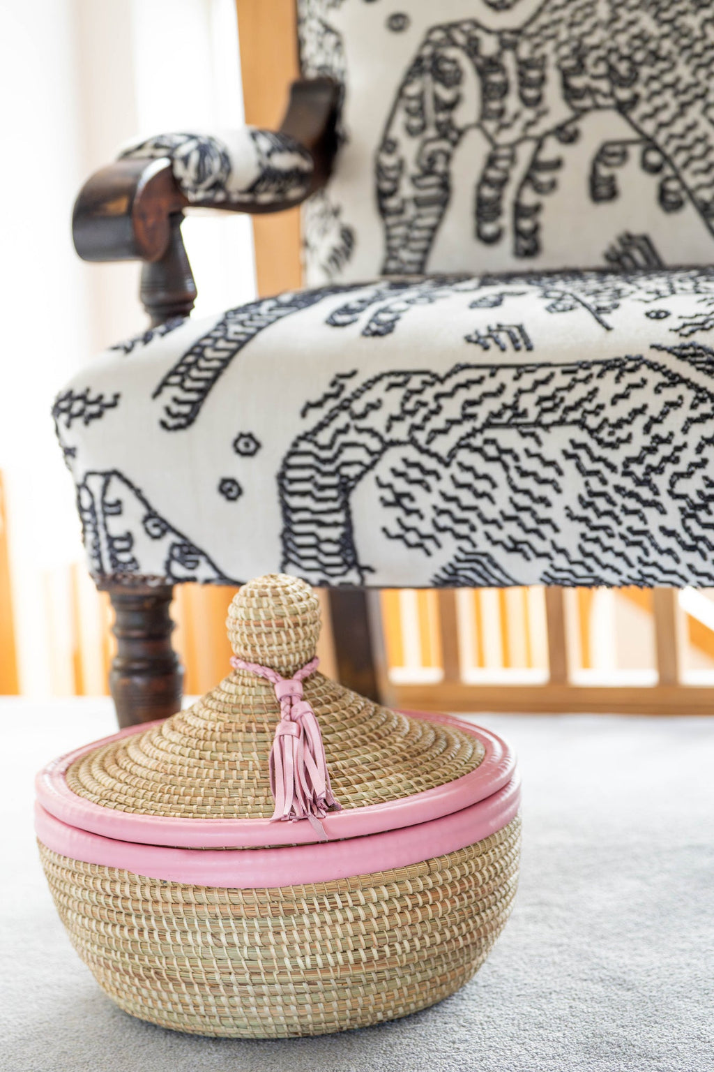 Natural Round Storage Basket with Pink Leather Trim & Tassel – The Super Basket (NDONN Weave)