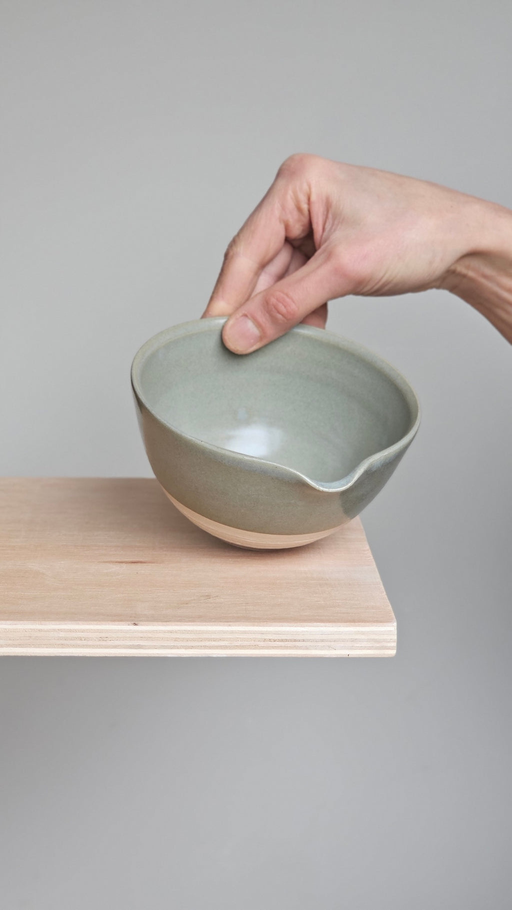 Ceramic pouring bowl in Zambezi