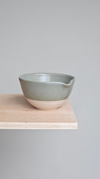 Ceramic pouring bowl in Zambezi