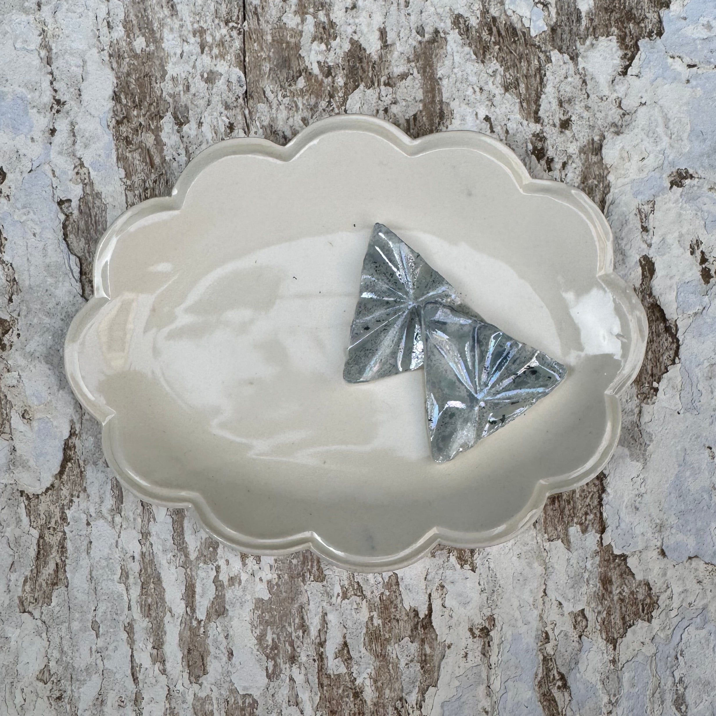 White porcelain scalloped edge trinket and soap dish